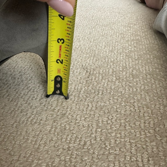 Gucci Suede Pumps with chain detail - Picture 8 of 8